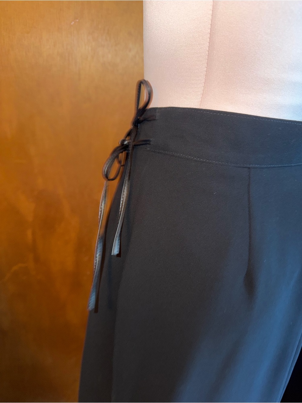 VTG Sport Collection Black midi wrap Pencil Skirt with Side Tie Detail - Picture 9 of 9
